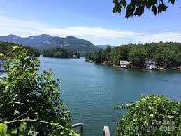 water view featuring a mountain view