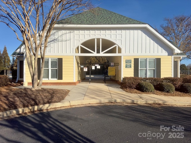 view of front of house