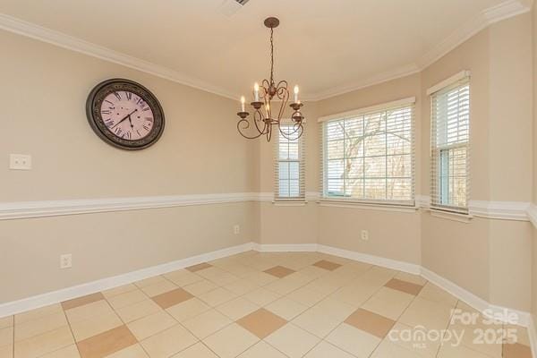 spare room with crown molding, a notable chandelier, and tile patterned floors