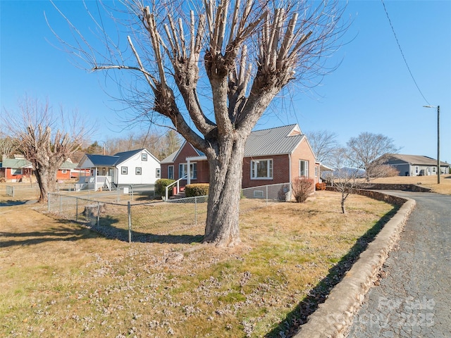 view of front of house with a front yard