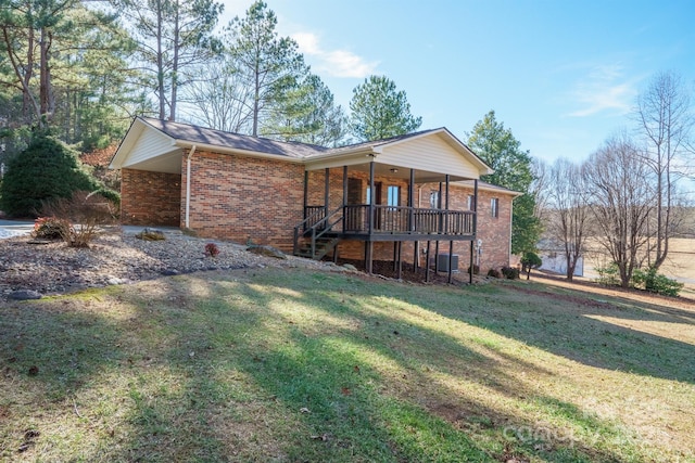 view of front of home with a front lawn