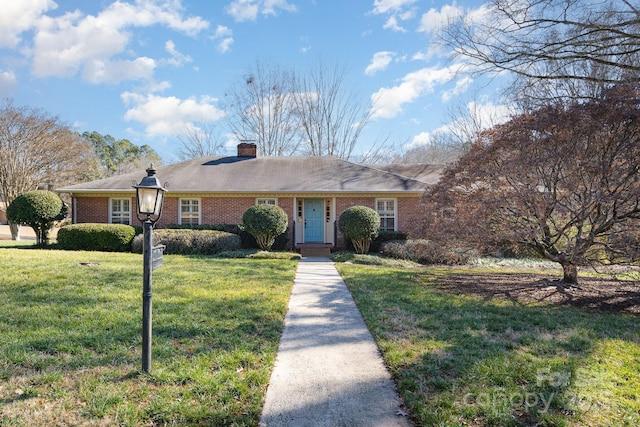 single story home with a front lawn