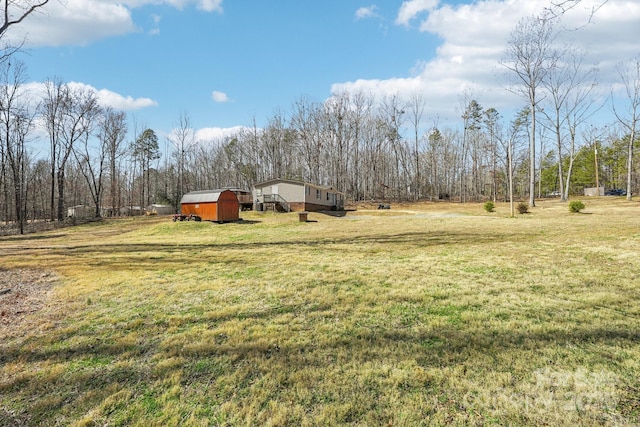 view of yard featuring a storage unit and an outdoor structure