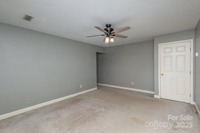 unfurnished room featuring ceiling fan and light colored carpet