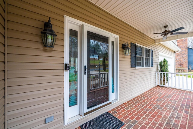 property entrance featuring ceiling fan and a porch