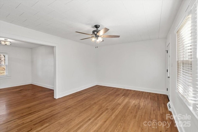 unfurnished room with wood-type flooring and ceiling fan