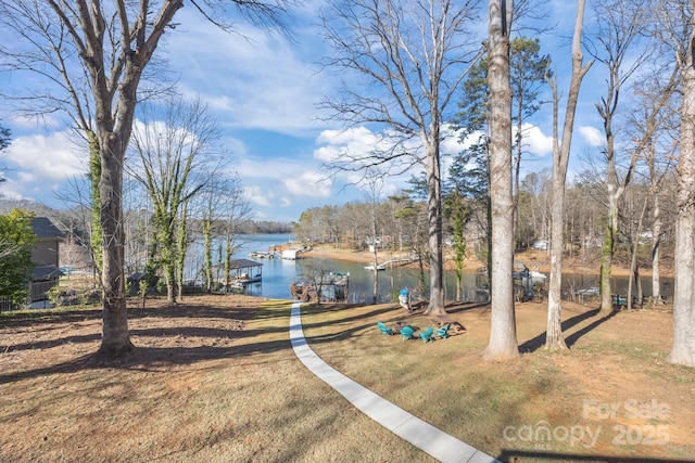 view of yard featuring a water view