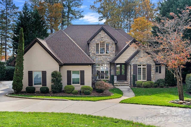 view of front of property with a front yard