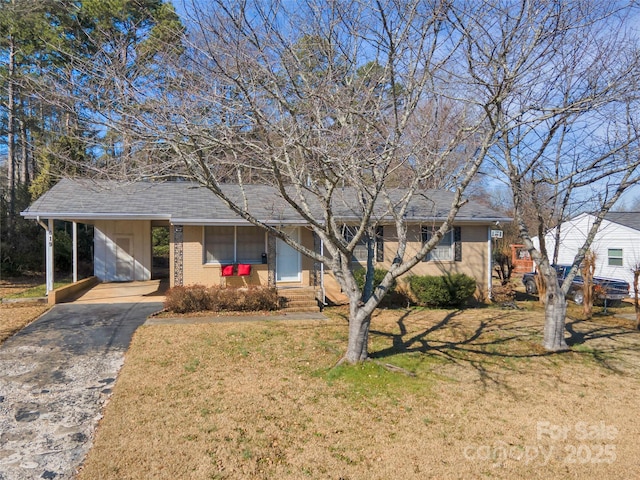 view of front facade featuring a carport and a front yard