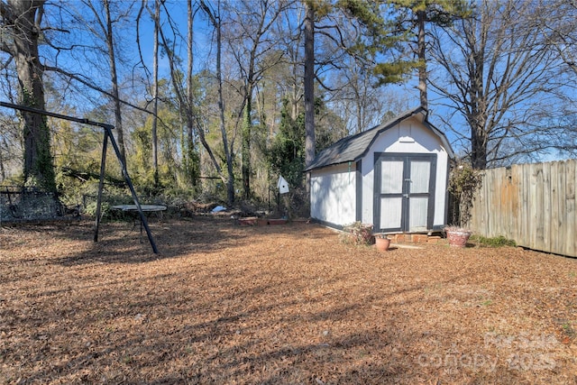 view of yard with a storage unit