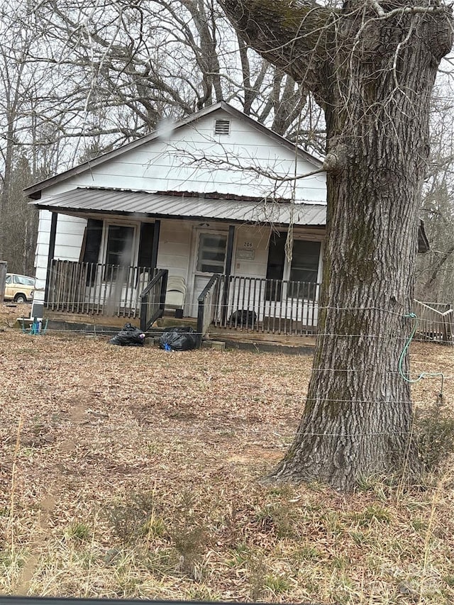 view of front facade with a porch