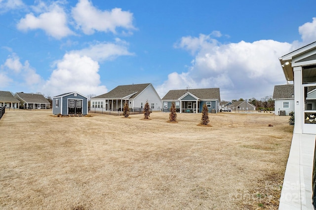 view of yard with an outdoor structure