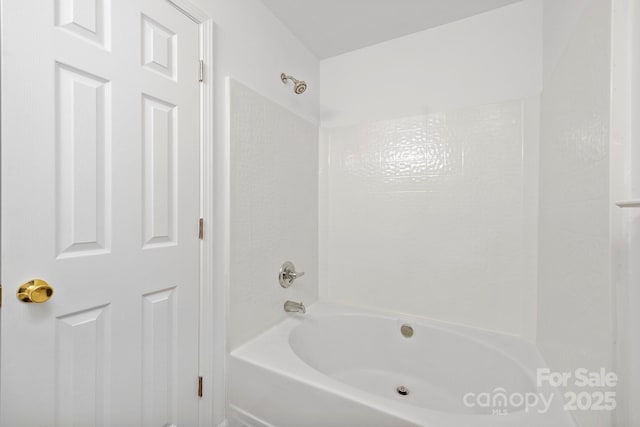 bathroom featuring shower / washtub combination