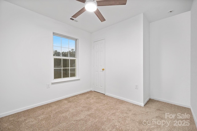 unfurnished room with light carpet and ceiling fan