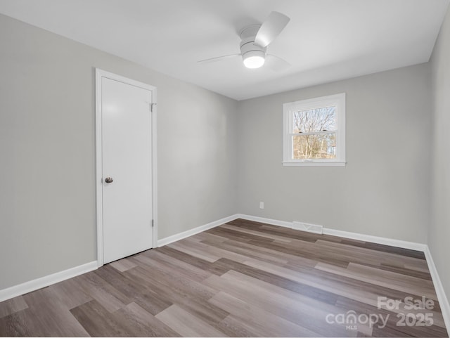 unfurnished room featuring light hardwood / wood-style flooring and ceiling fan