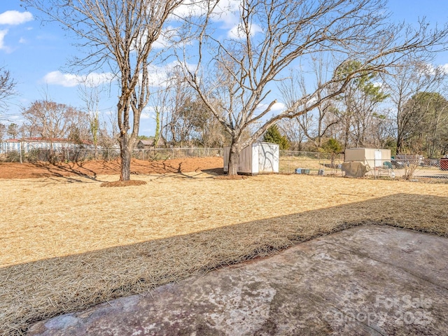 view of yard with a shed