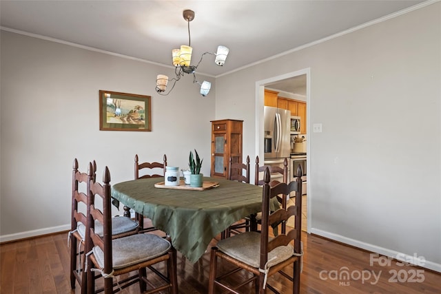 dining area featuring ornamental molding, dark hardwood / wood-style floors, and a chandelier