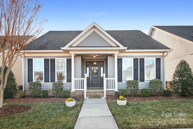 view of front of house featuring a front lawn