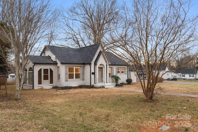 view of front of house with a front yard