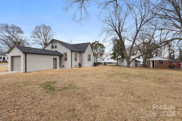 view of front of house with a garage and a front yard