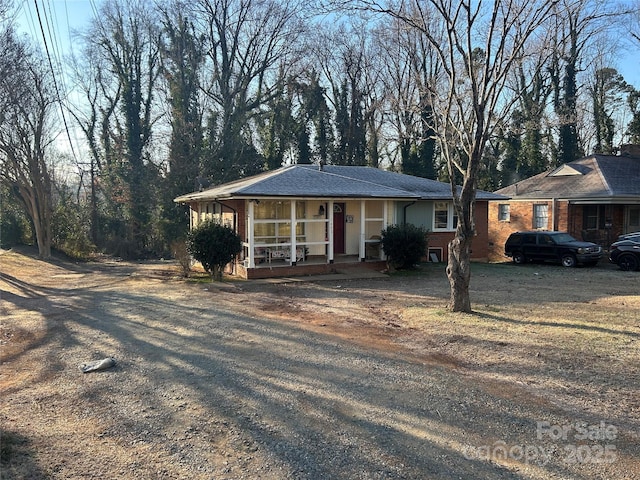 single story home with a porch