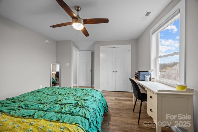 bedroom with hardwood / wood-style floors, ceiling fan, and a closet