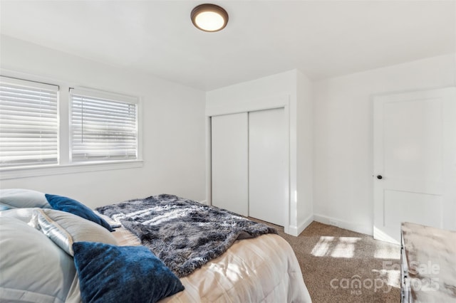 bedroom featuring carpet flooring and a closet