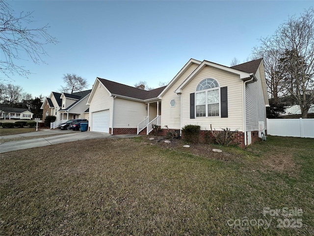 view of front facade featuring a garage and a front yard