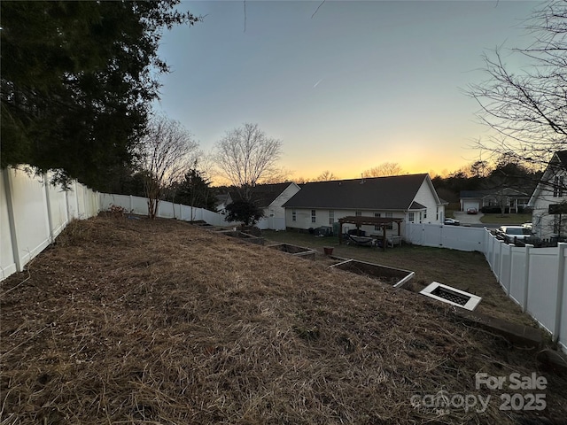 view of yard at dusk