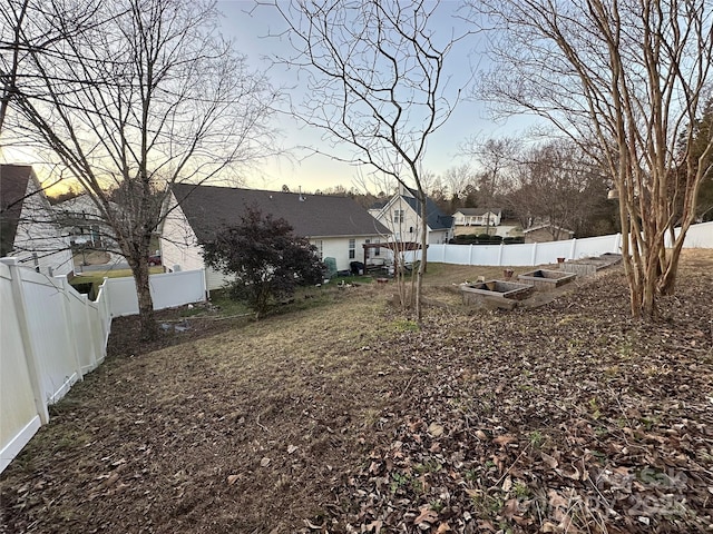 view of yard at dusk