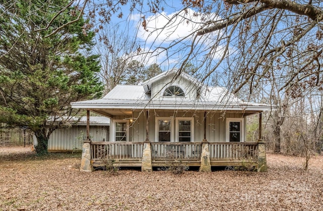 view of front of house featuring covered porch