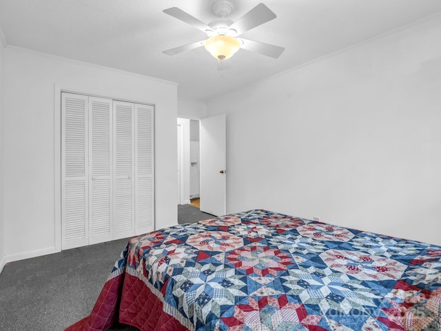 carpeted bedroom featuring ceiling fan, ornamental molding, and a closet