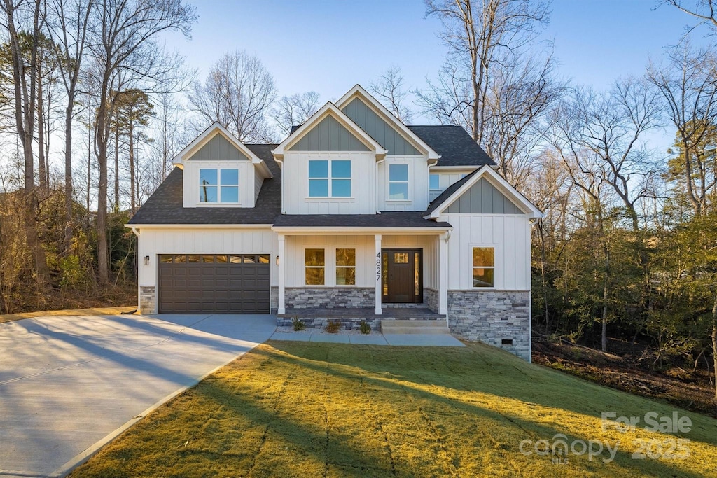 view of front of house featuring a garage and a front lawn