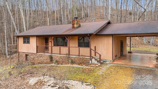 view of front of property featuring a carport and a porch