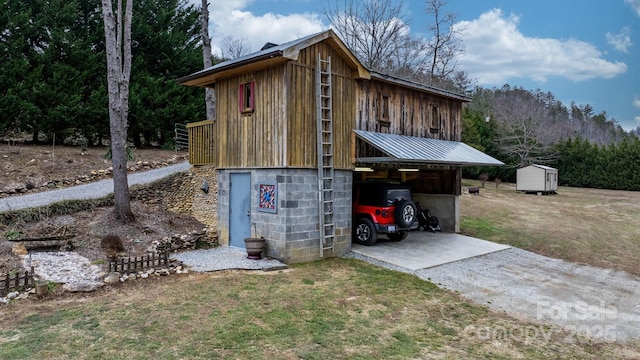 view of outbuilding