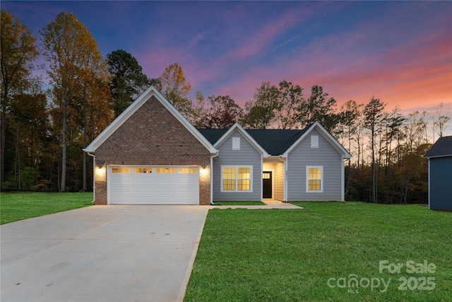 view of front facade featuring a garage and a yard