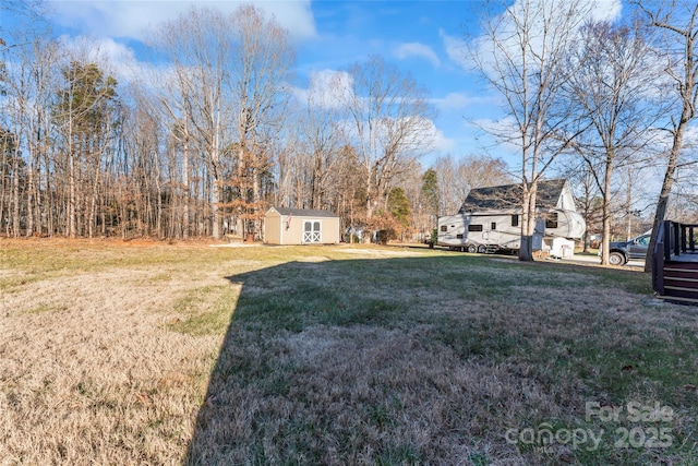 view of yard with a storage shed