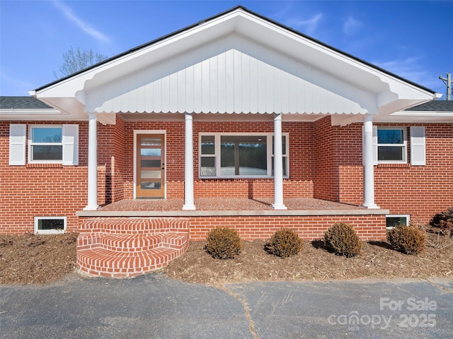 view of front of property featuring a porch