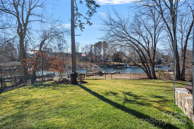 view of yard featuring a water view