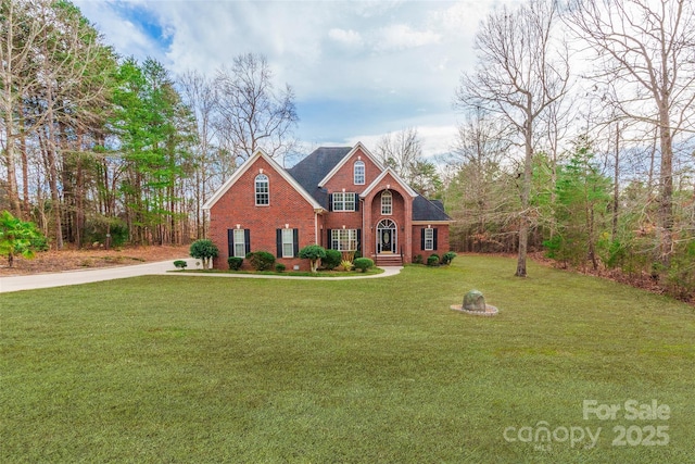 view of front of home with a front lawn