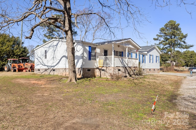 manufactured / mobile home with a porch and a front yard