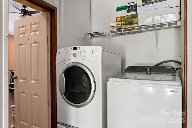 clothes washing area with washing machine and dryer and ceiling fan