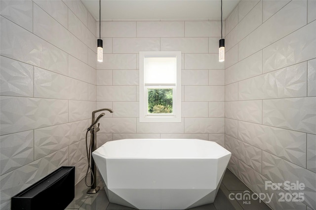 bathroom featuring a bathtub and tile walls