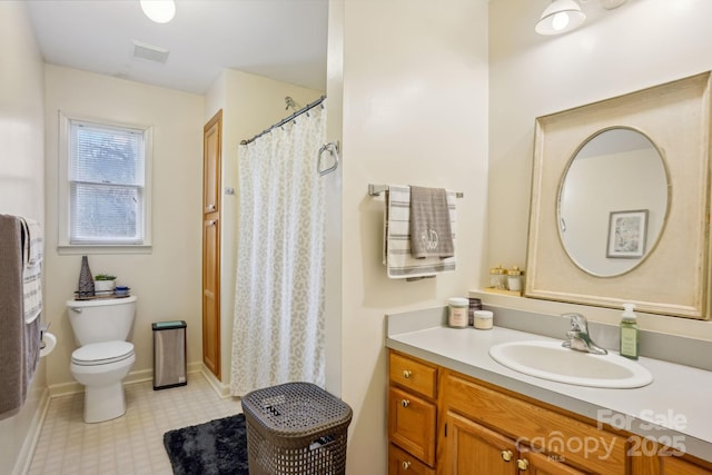 bathroom with vanity, curtained shower, and toilet