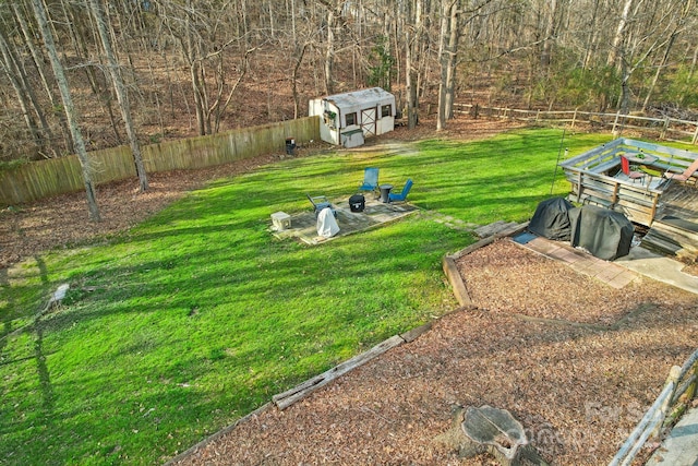 view of yard with a shed