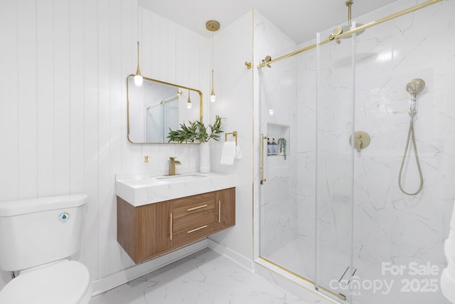 bathroom with a shower with door, vanity, and toilet