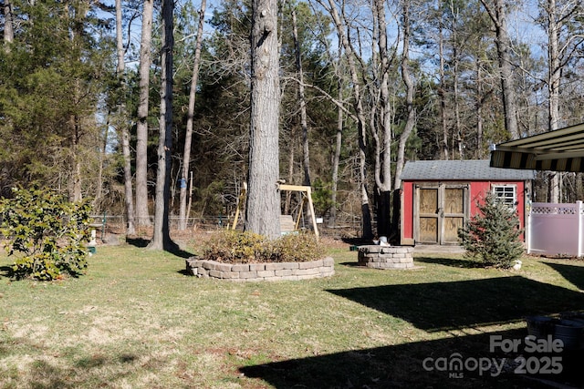 view of yard with a storage unit