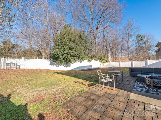 view of yard featuring a patio area and outdoor lounge area