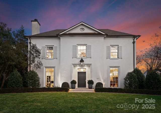 view of front of property with a yard