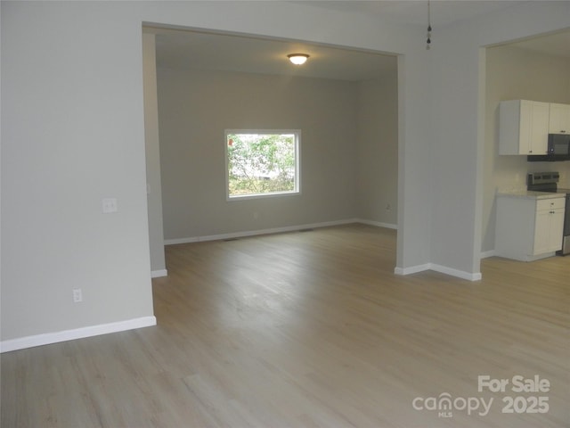 unfurnished room featuring light hardwood / wood-style floors